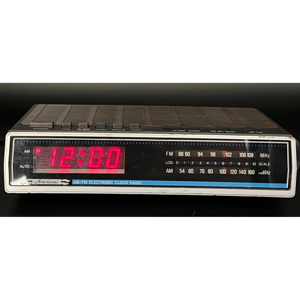 Americana Vintage AM/FM Electronic Radio Alarm Clock Wood Grain TESTED/WORKS - Picture 2 of 15